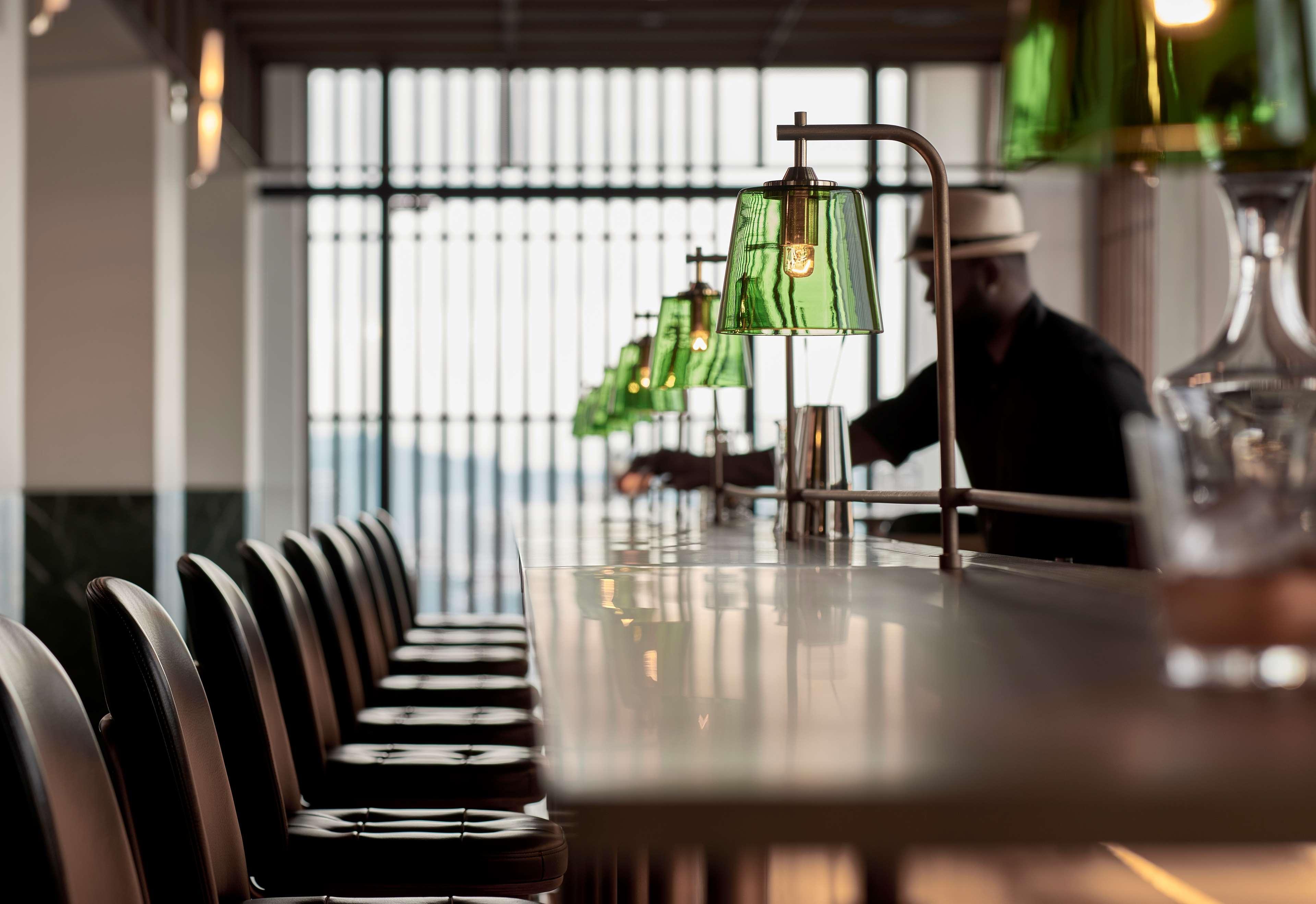 Alila Bangsar Kuala Lumpur Otel Dış mekan fotoğraf The bar at the restaurant