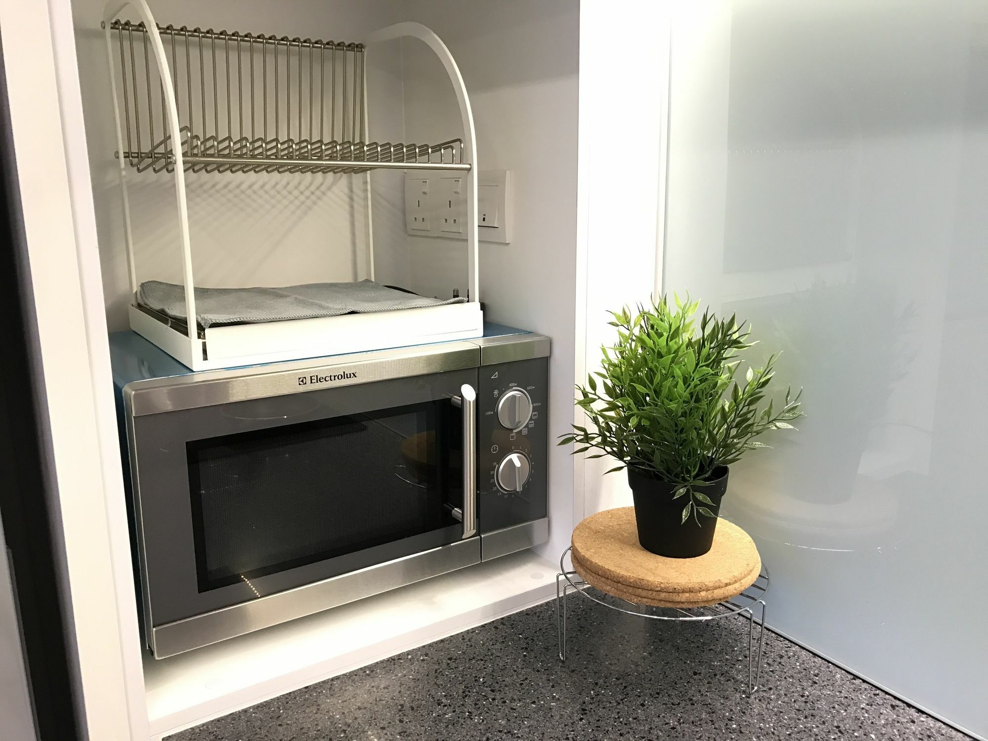 Alila Bangsar Kuala Lumpur Otel Dış mekan fotoğraf A built-in microwave oven