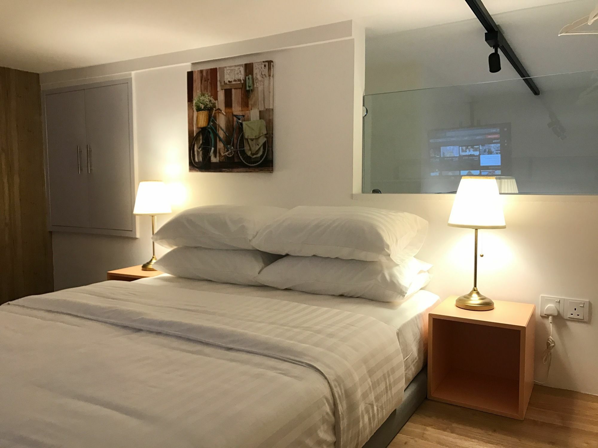 Alila Bangsar Kuala Lumpur Otel Dış mekan fotoğraf A bedroom in a serviced apartment in Singapore