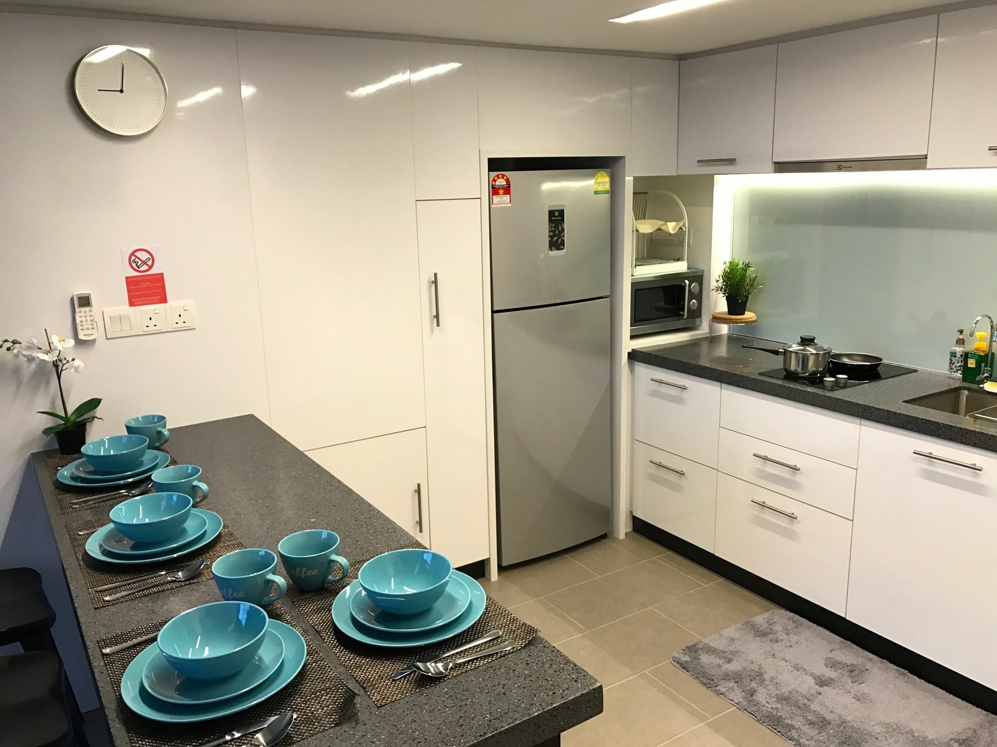 Alila Bangsar Kuala Lumpur Otel Dış mekan fotoğraf A typical kitchen in a residential hall
